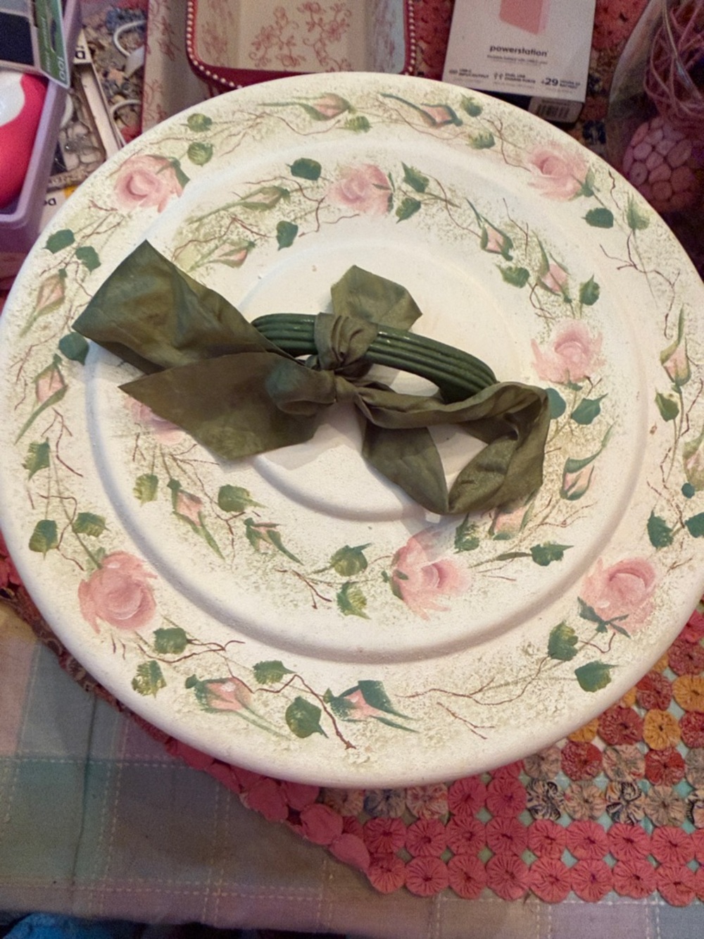 Vintage Floral Cake Carrier - White with Pink Rose Design - Picture 2 of 6